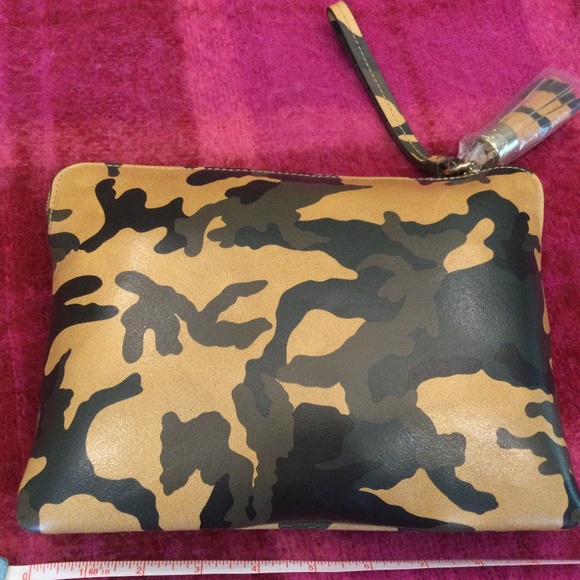 G.I.L.I. Leather Camo Pouch - Picture 1 of 5